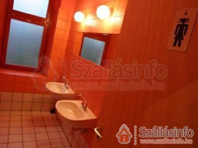 Hostel 61528 (Central Transdanubian > Veszprém megye > Révfülöp)