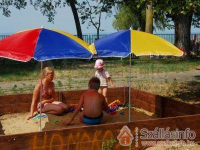 Hotel Lelle** (Süd Transdanubien > Somogy megye > Balatonlelle)