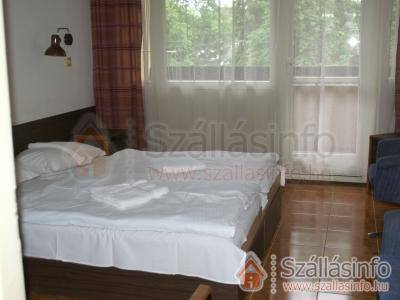Hotel Lelle** (Dél-Dunántúl > Somogy megye > Balatonlelle)
