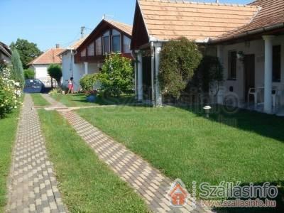 Kék Sziget Pihenőház (North Plain > Jász-Nagykun-Szolnok megye > Abádszalók)